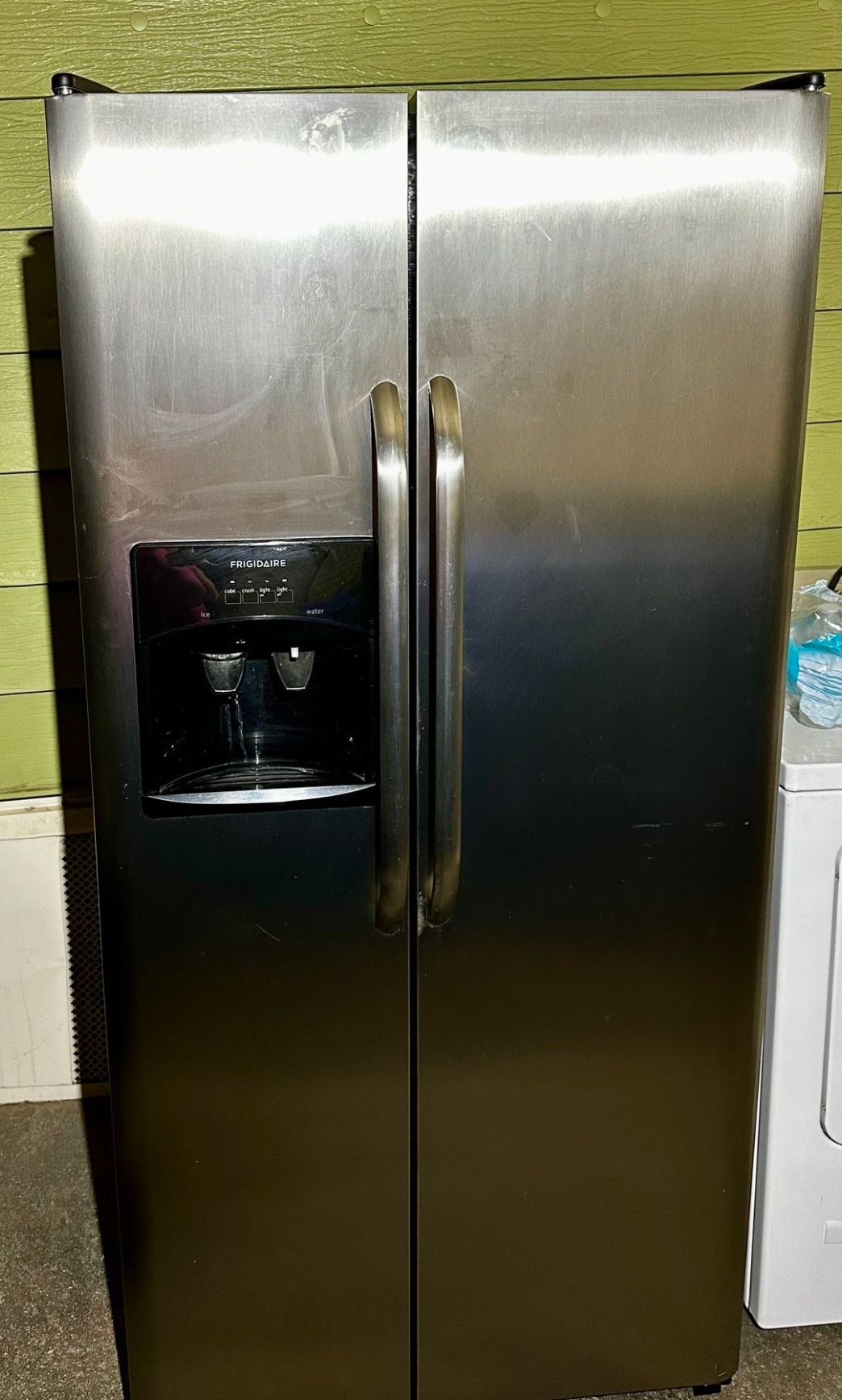 Refrigerator FRIGIDAIRE