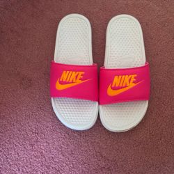 Nike Slides Size 8 Like New For $15