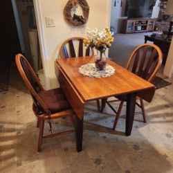 BEAUTIFUL ANTIQUES  TABLE FOR SALE! 