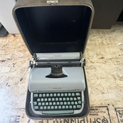1958 Remington Letter-Riter Deluxe Tabulator Portable Typewriter with Hard Case