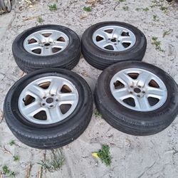 Toyota Rav4 Rims And Tires Good Condition 5 Lugs $ 280 Firm