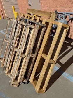 Free 6 Wood Pallets FREE