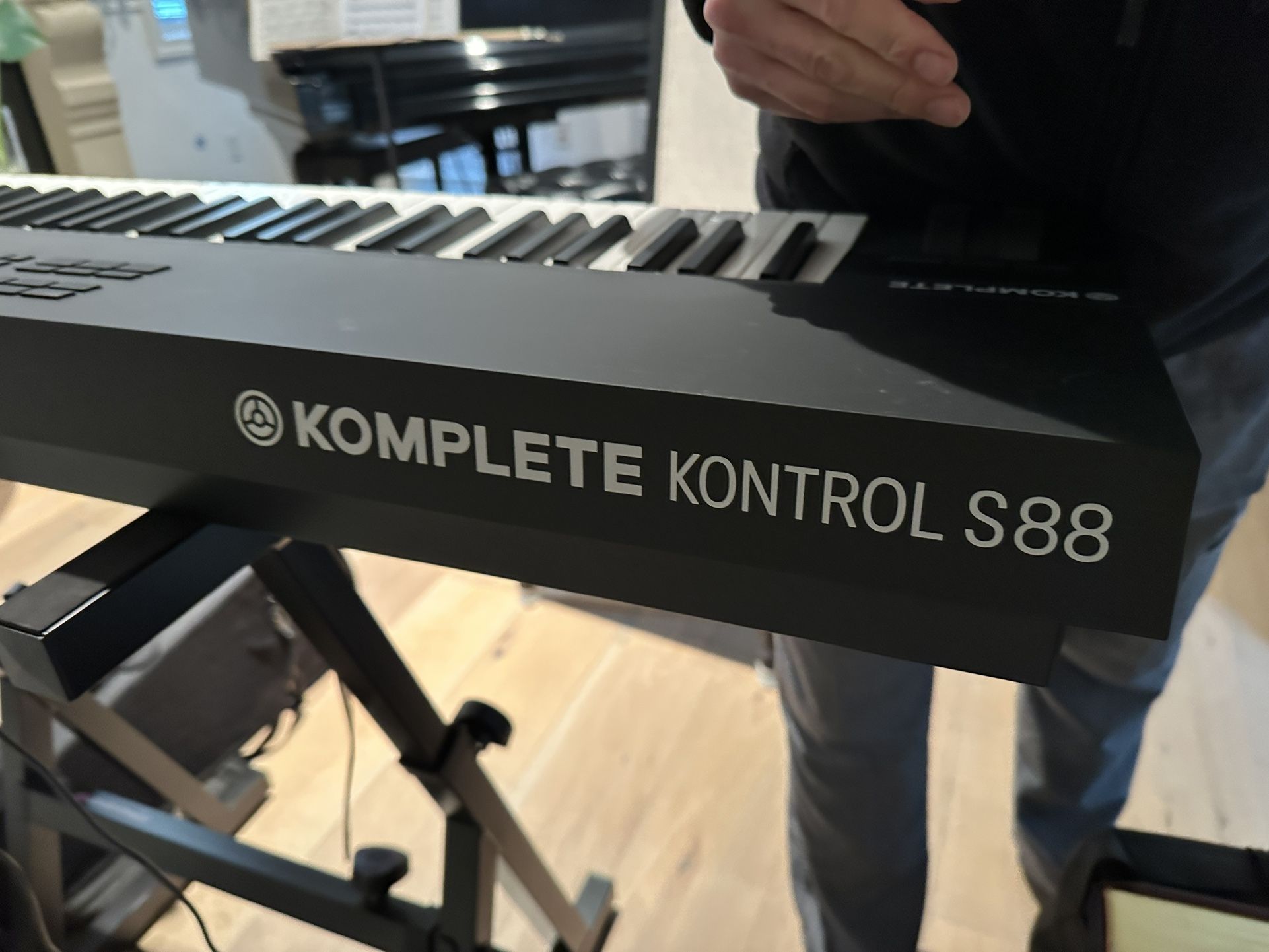 Native Instruments Kontrol S88 Mk2 88-key Smart Keyboard Controller