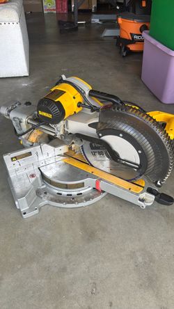 DWS 780 Saw