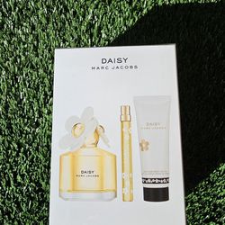 Perfumes Marc Jacobs Set $85🔥