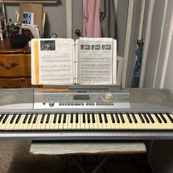Yamaha Portable Grand DGX-202 W/pedal & Bench