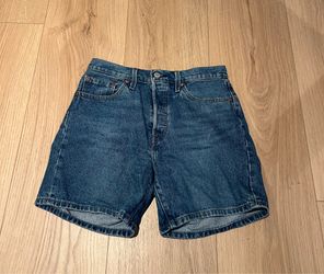 Levi’s Mom Jean Shorts