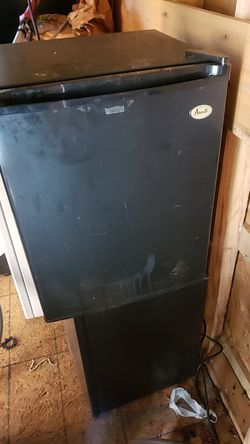 Mini refrigerator $75
