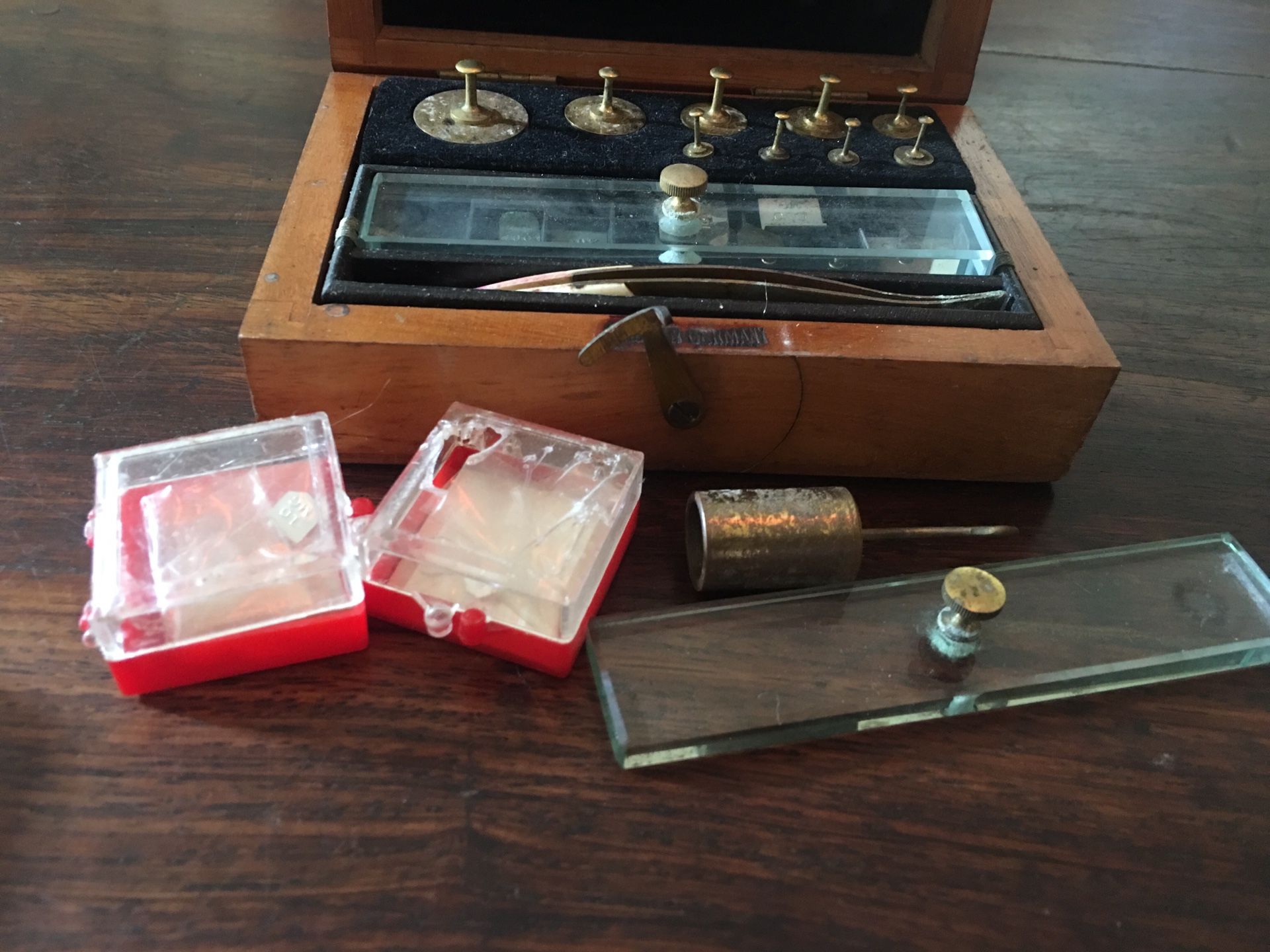 ANTIQUE WEIGHT SET