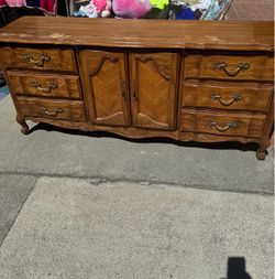 Dresser