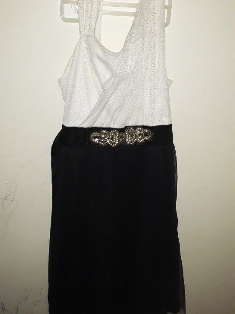 Beautiful size12 black n white dress for girls great conditions