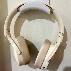 Wireless Bluetooth Headphones. 