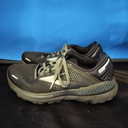 Women's Black Brooks Adrenaline GTS (Size 7.5)
