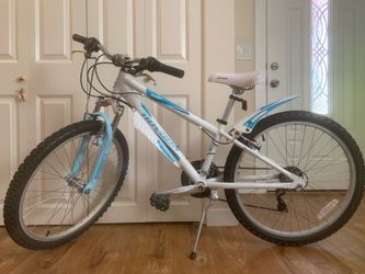 Novara Moxie 24”, Great condition, for kids 4’2-5’. Just tuned up. No issues  Pick up in Newporthill Bellevue 98006.
