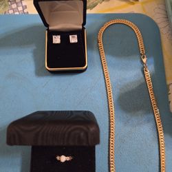  Ladies 10 Kt Opal Ring With Small Diamond