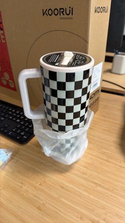 Checkered Tumbler Mug with Lid and Handle