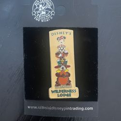 Pin Walt Disney Wilderness Lodge Resort Totem Pole Mickey Goofy Donald Humphrey