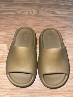 Yeezy Slides OCHRE (Kids/Toddler) WORN ONCE ! Sz10K 100% AUTHENTIC 