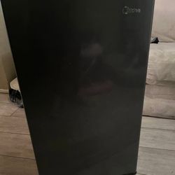 Midea Mini Fridge 