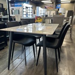 5 Piece Dining Set (Take It Home In Payments/Llevalo A Casa En Pagos)