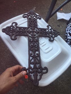 Cast iron cross 17x12