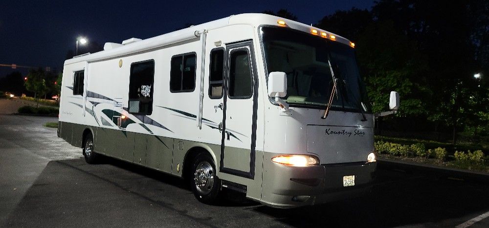2002 Freightliner Bounder kountry star by Newmar