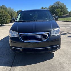 2015 Chrysler Town Country 