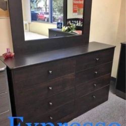 Eight Drawers Dresser With Mirror 
