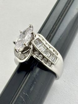 Sterling Silver Stunning Shiny Ring Size 5.5