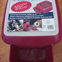 Dog Travel Diner, carries dog food and water