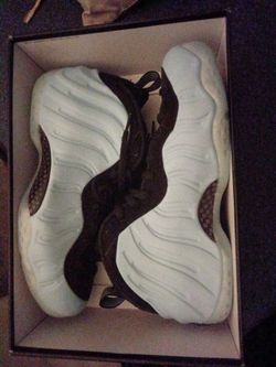 Nike Air Foamposite one phychic blue and black size 10.5
