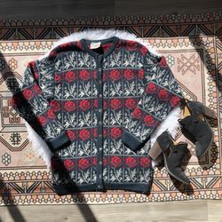 Women’s Vintage wool sweater 🌹