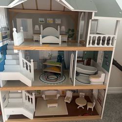 Doll house with accessories