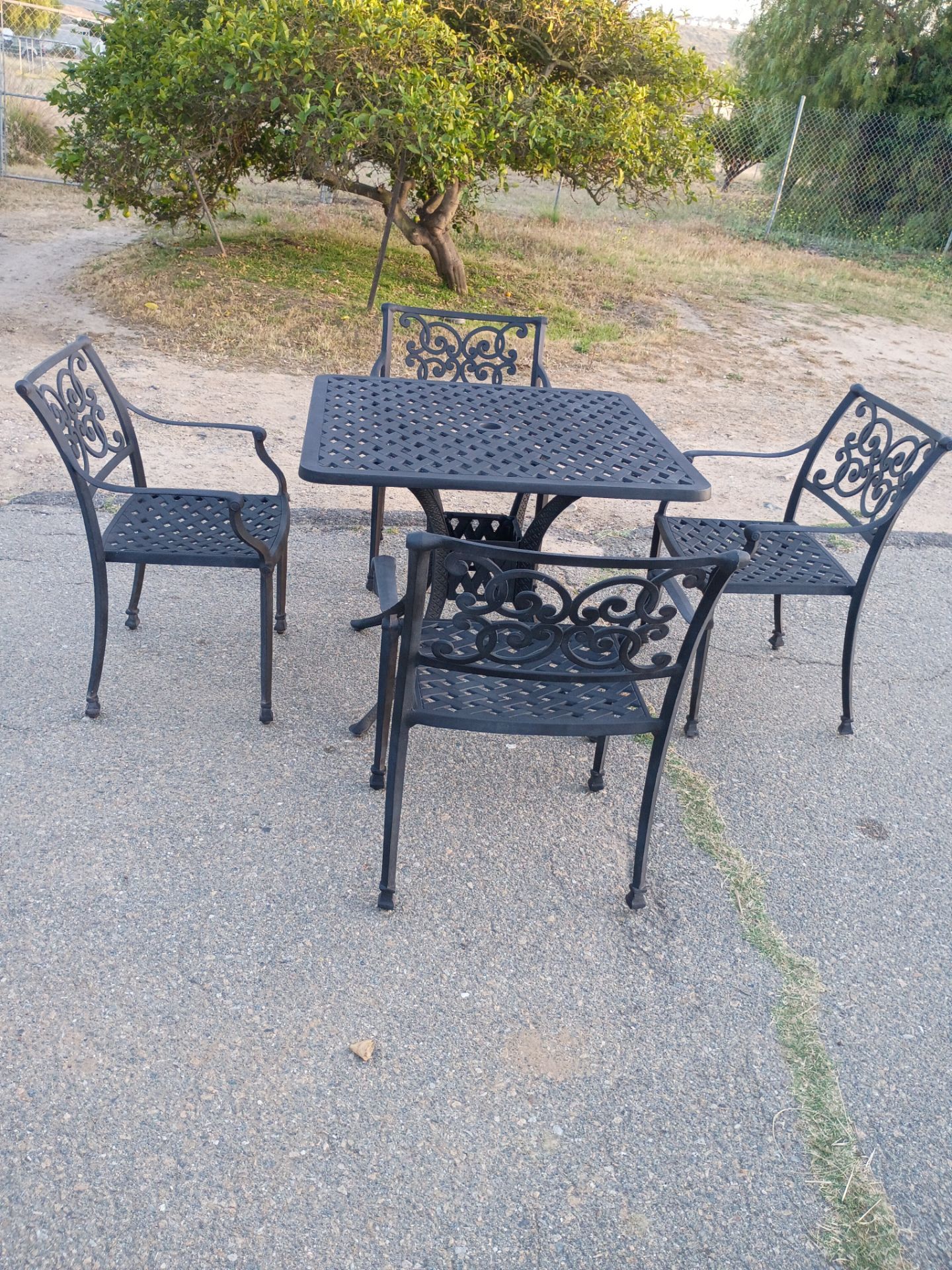 Cast Aluminum Patio Table and 4 Chairs