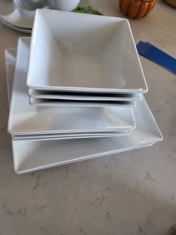 12 Pc. Square Dinnerware Set, Service for 4