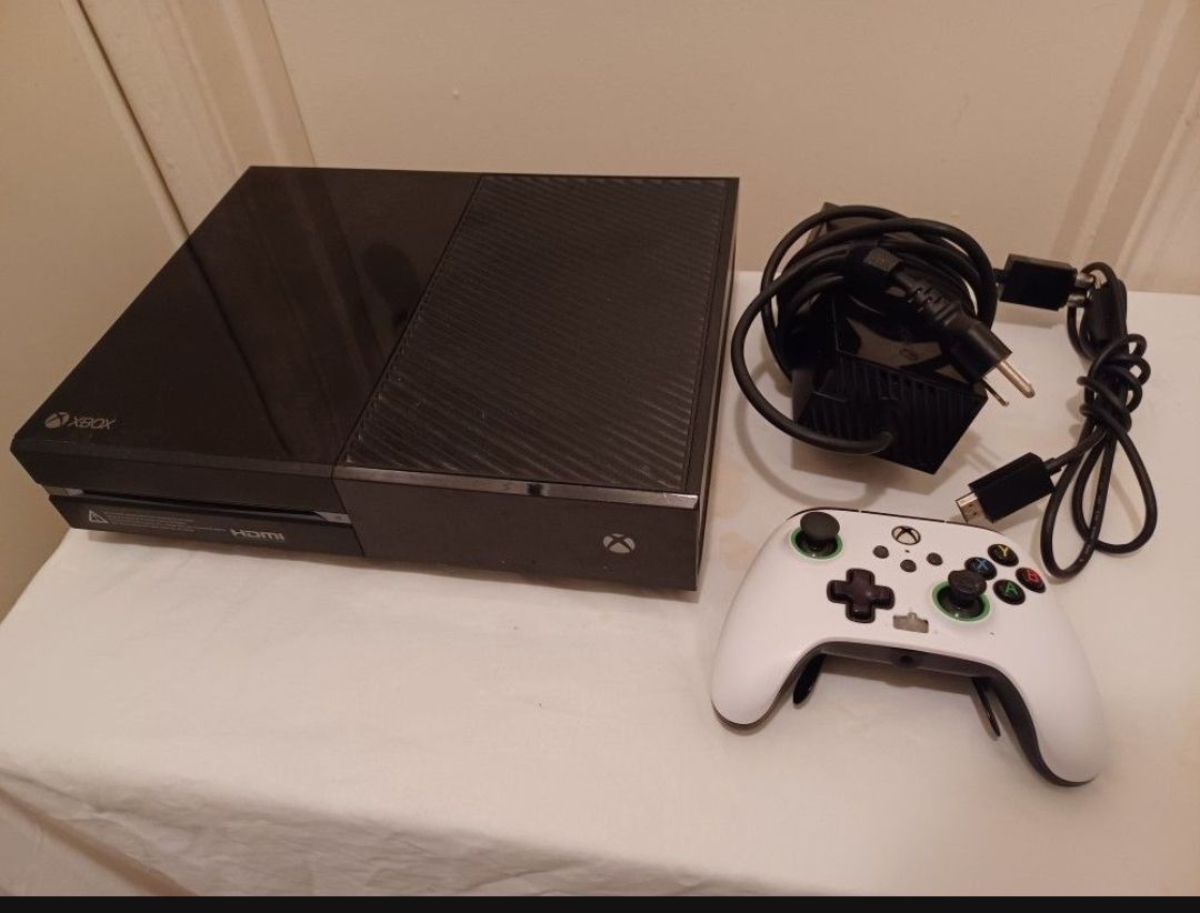 Xbox One With Games And Accessories