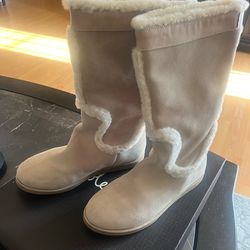 Woman’s boots 👢 ( Cole Haan )  used one time only )