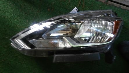 16--18 Nissan Sentra Lf sd Headlamp.