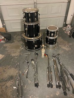 6 piece drum set(no cymbals)