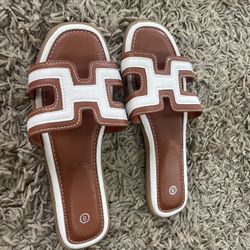 Flat Sandals for Women Dressy Lightweight Comfortable Slide Sandal Fashion 2025 Summer Trendy Casual Slip-On Shoes