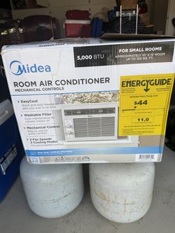 Midea 5,000 BTU Mechanical Window Air Conditioner (Model MAW05M1WWT)
