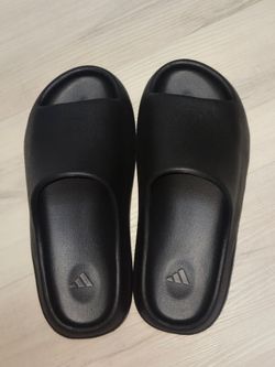 Adida yeezy slides