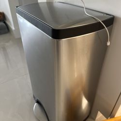 Simple Human 30-45 Liters Trash Can With Bags 
