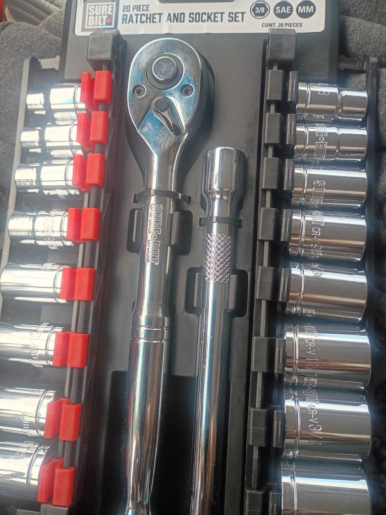 20 Piece Ratchet And Socket Set