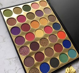 Makeup eyeshadow palette