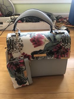 FOR SALE: DESIGNER PURSE