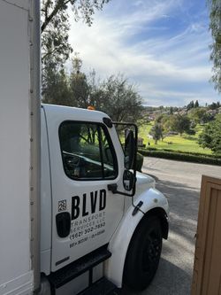 Freightliner Box Truck 24ft Liftgate And Ramp 