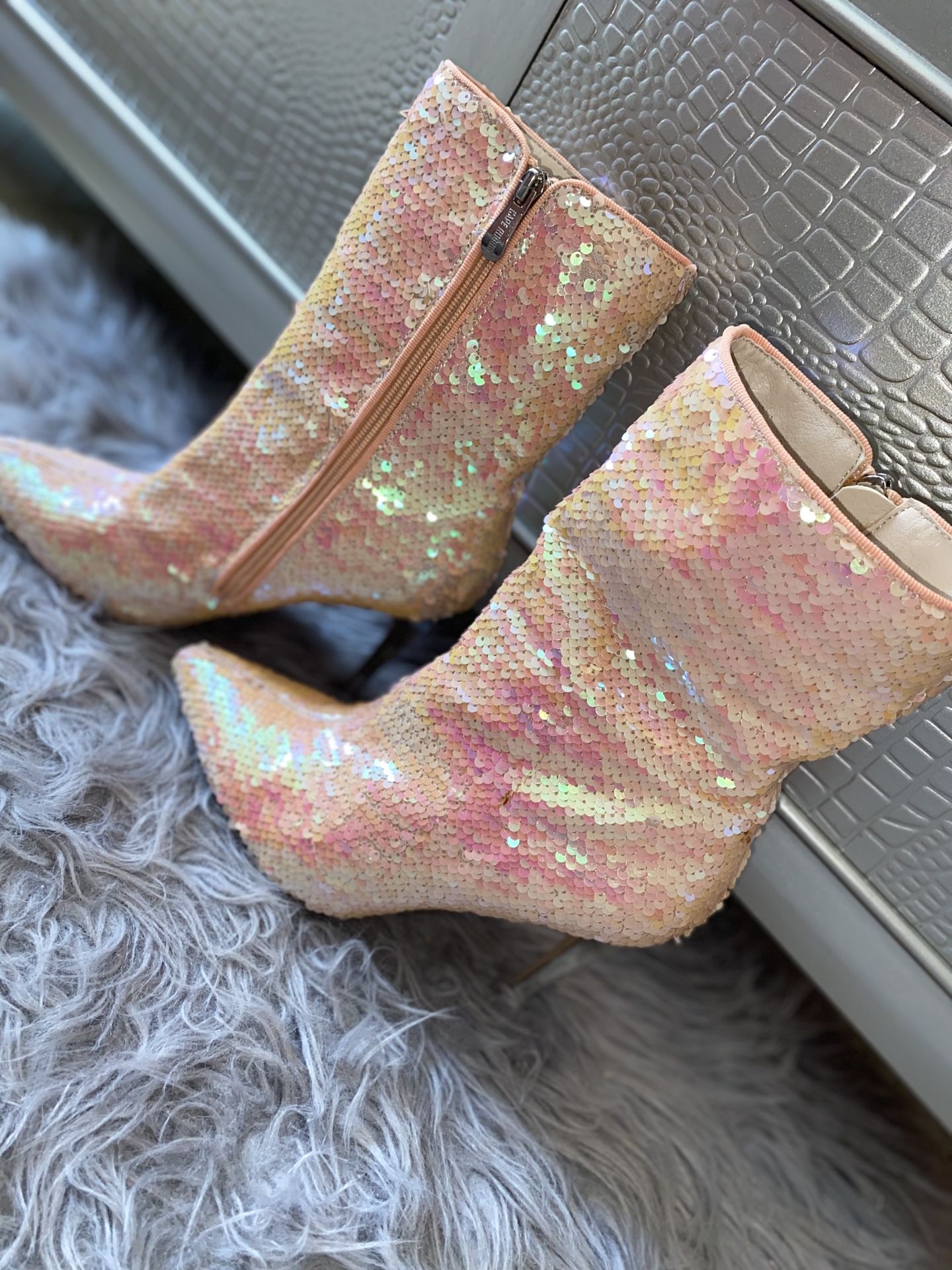 Pink sequins heel boot