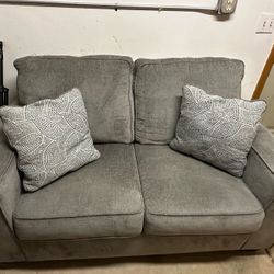 Couch Set With Pillows 