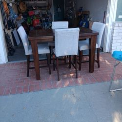 Table And Chairs 